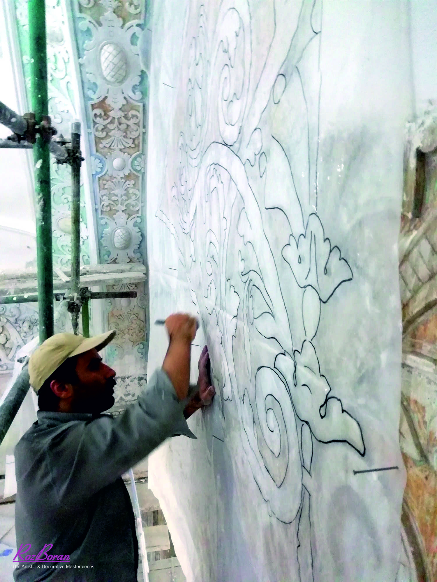 کپی برداری از نقوش اصلی گچبری