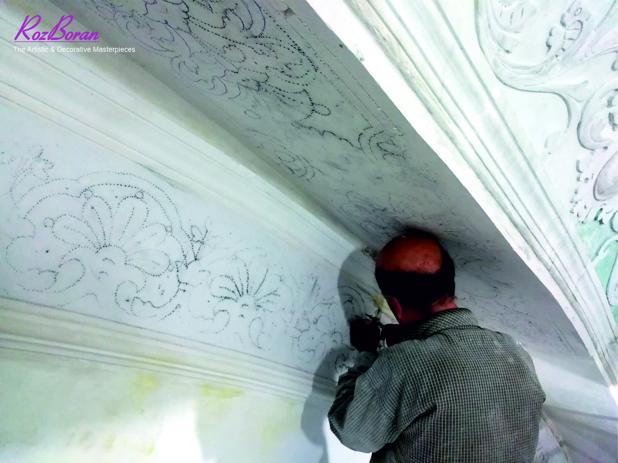 اجرای گچبری مطابق با نقوش اصلی