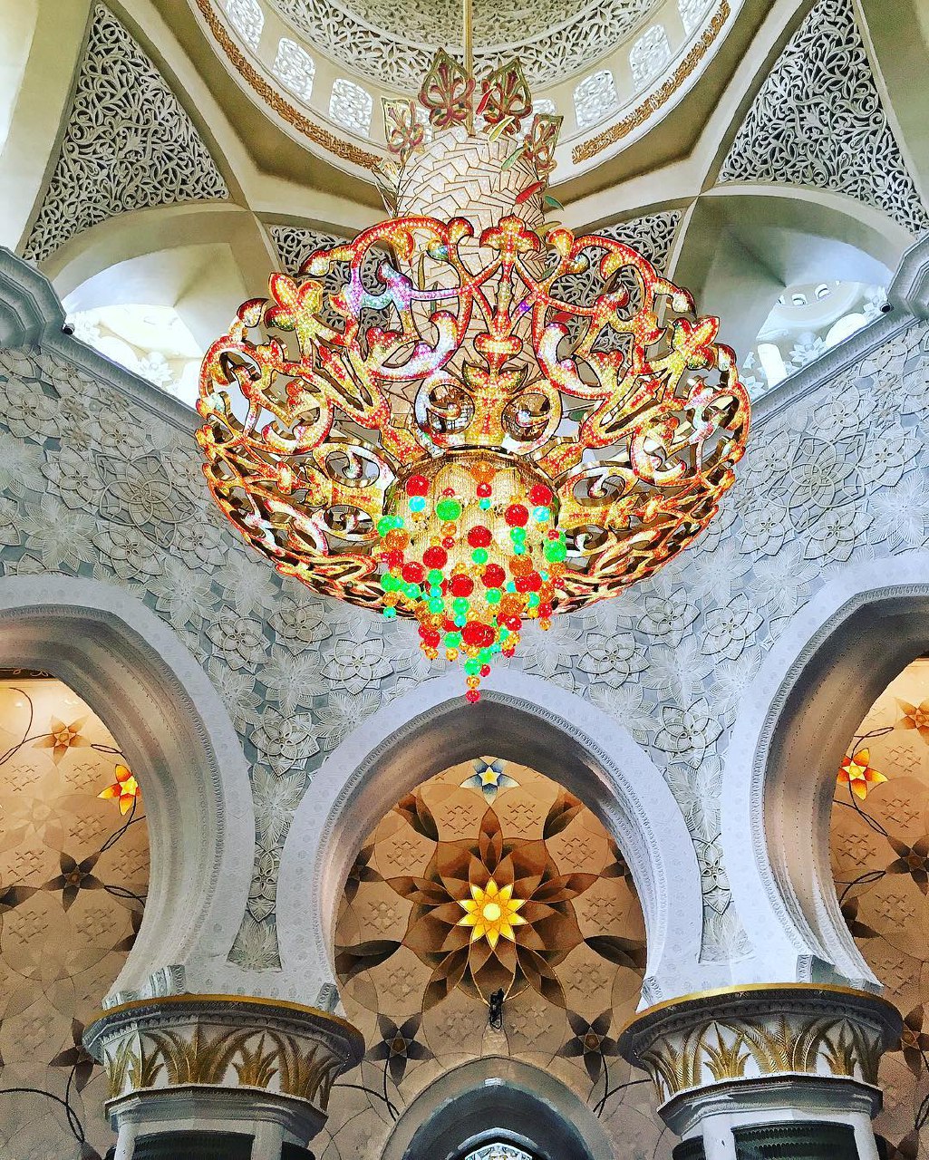 شبستان مسجد گچبری