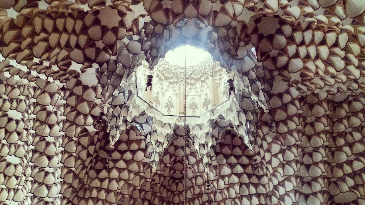 مقرنسکاری سقف اصفهان